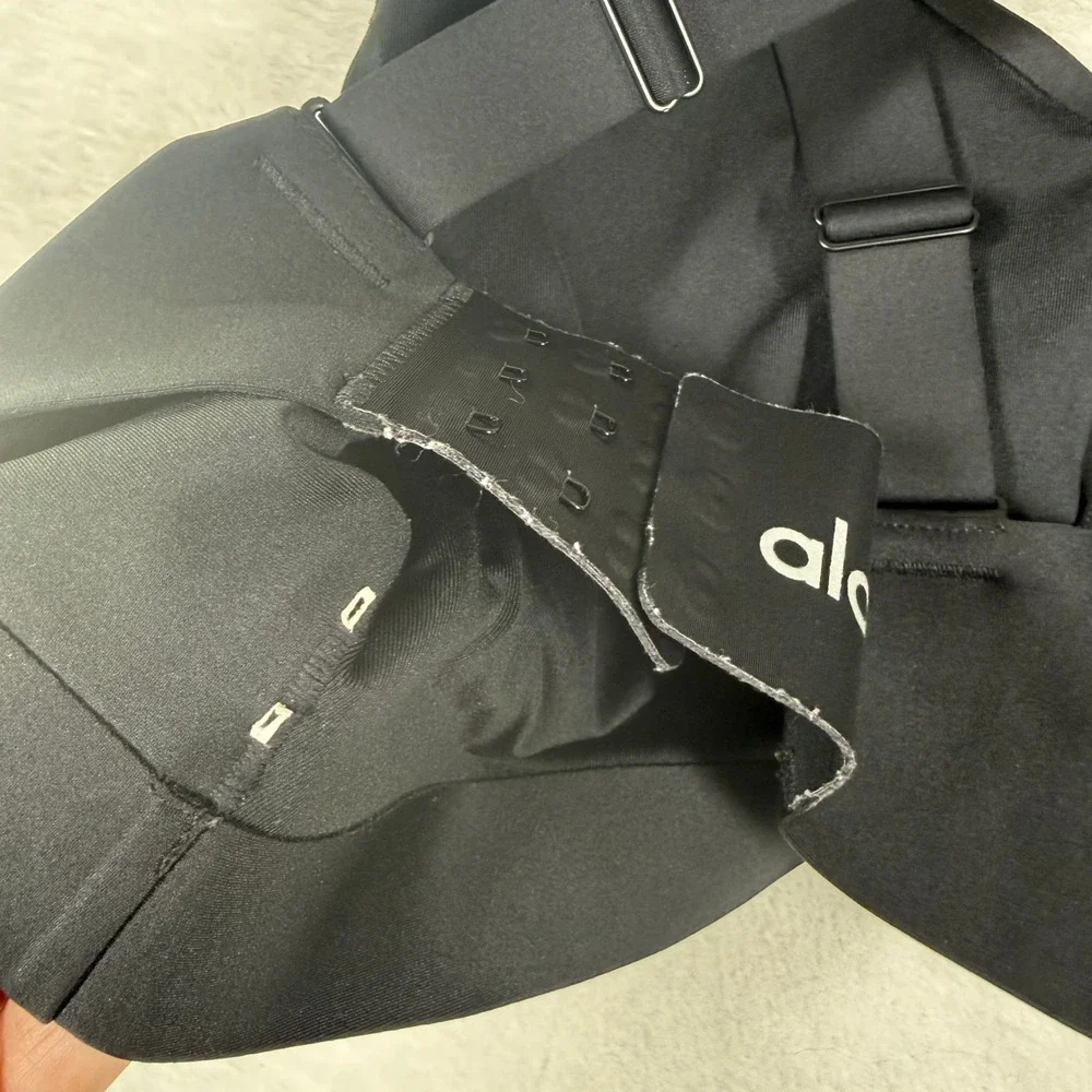 ALO Yoga size tag